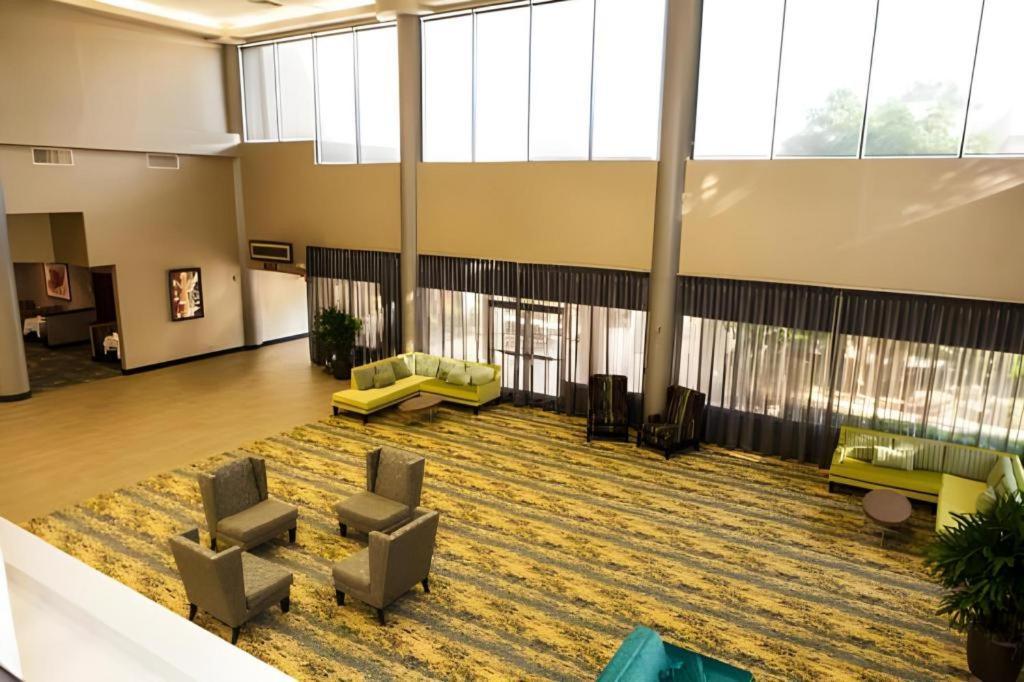 Ontario Gateway Hotel Екстер'єр фото